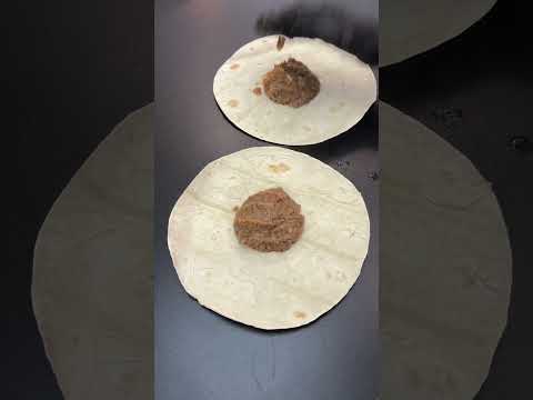 Видео: Инг.ты: Лаваш Фарш Болгарский перец Зелень Лук Соль и специи Начинка Огурцы Зелень Помидоры Лимон