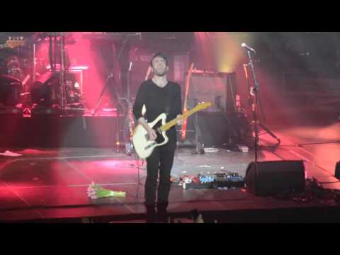 Видео: Земфира - LightBulbs. Live Омск 4.02.2016 "Маленький человек"