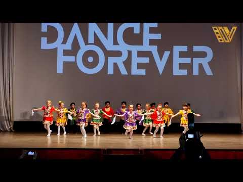 Видео: Dance - I THRESH ON THE OVEN. Dance group SUN. Choreography / Танец - Я НА ПЕЧКЕ МОЛОТИЛА.