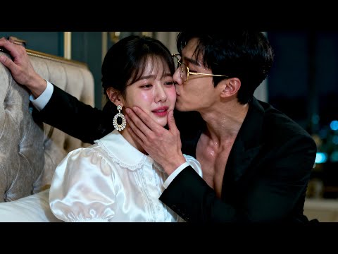 Видео: Пьяная стажерка случайно попала в комнату босса, разожгла страсть, и он баловал её всю ночь! На след