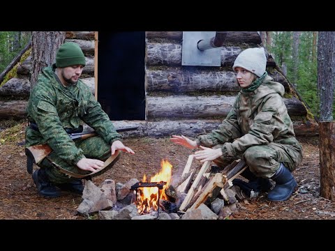 Видео: В ХИЖИНУ С НОЧЕВОЙ | КАТЮХА ЛУПИТ ИЗ РУЖЬЯ |ОХОТА НА БОРОВУЮ ДИЧЬ | ЛЕС