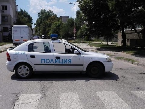 Видео: 16-годишен се качи зад волана и прегази полицай - Новините на Нова (06.10.2015г.)