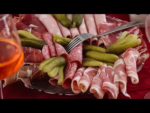 Видео: ФРАНЦУЗЫ СЕРВИРУЮТ СТОЛ. ФРАНЦУЗ У ПЛИТЫ. В ГОСТЯХ У ФРАНЦУЗСКОЙ СЕМЬИ