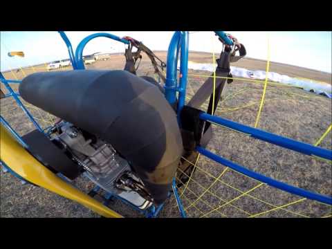 Видео: Захват мяча ногами в полете на мотопараплане (парабол)