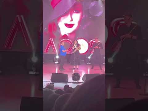 Видео: ИЛЬСИЯ БАДРЕТДИНОВА КИЯҮГӘ ЧЫГА! ИЛЬНУР АҢА ҖЫРЛАП ТӘКЬДИМ ЯСАДЫ.