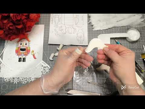 Видео: ЩЕЛКУНЧИК  Игрушка на елку из ваты  Урок 3  Делаем треуголку и тело с помощью ватного картона