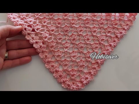 Видео: Как связать треугольную шаль крючком для начинающих / Схемы вязания шали крючком