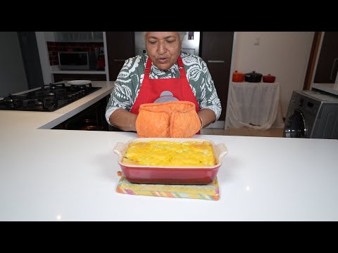 Видео: Готовим курицу в сливочном соусе с картофельным пюре — рецепт курицы по мотивам пастушьего пирога