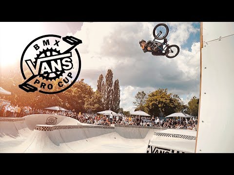 Видео: 84 КМ/Ч на ВМХ в осушенном бассейне | Неприятности на АВТОБАНЕ