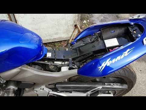Видео: Заводим после зимы Honda CB600F Hornet, давление в шинах, свечи