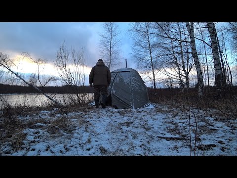 Видео: В ТАЙГУ В ОЖИДАНИИ ПЕРВОГО ЛЬДА! ПОПАЛ НА ВЫХОД НАЛИМА . ЖИВУ В ПАЛАТКЕ С ПЕЧКОЙ \ ОДИН НА РЕКЕ .