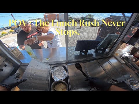 Видео: Точка зрения тележки с хот-догами: обеденный спешка никогда не прекращается!
