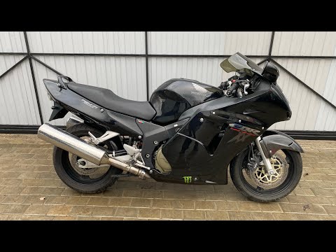 Видео: Обзор мотоцикла Honda cbr1100xx, 2000год, 89262862924(WhatsApp)
