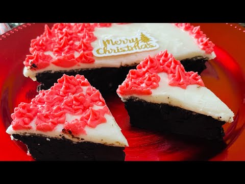 Видео: КАК СДЕЛАТЬ КОРОЛЕВСКУЮ ГЛАЗУРЬ ДЛЯ ЧЕРНОГО ТОРТА / РОМОВОГО ТОРТА #черныйторт #ромовыйторт #гайа...