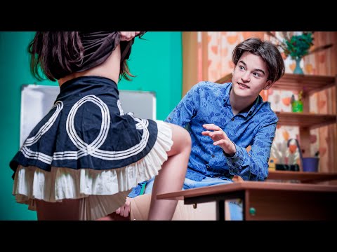 Видео: Кирилл и Ника ЗАКРЫЛИСЬ в КЛАССЕ! Без ПОЦЕЛУЕВ не обошлось!