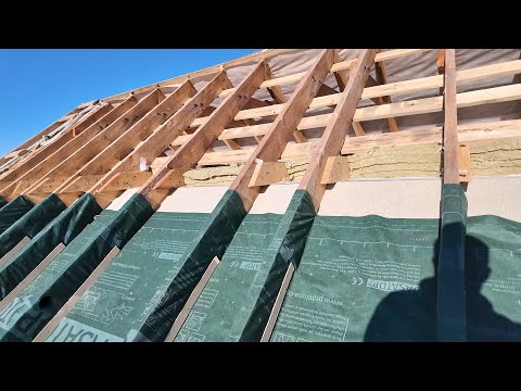 Видео: ПАРОИЗОЛЯЦИЯ, КОТОРОЙ МОЖНО ОГИБАТЬ СТРОПИЛА. РЕКОНСТРУКЦИЯ ДВУХСКАТНОЙ КРЫШИ