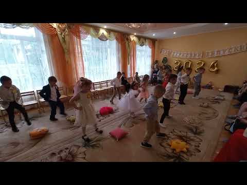 Видео: "Танок з подушками"