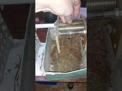 Видео: Табакорезка из лапшерезки с электроприводом.