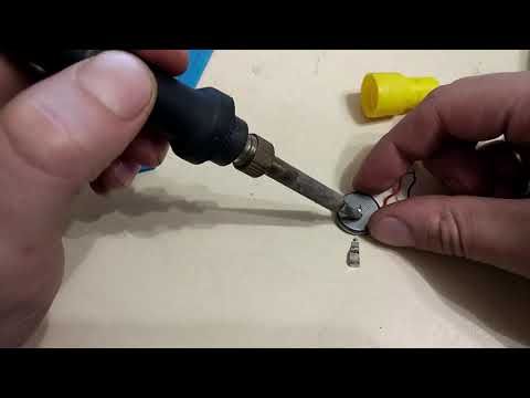 Видео: Как припаять провода к батарейке BIOS (CR2032) - Дмитрий Виноградов