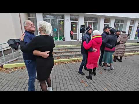 Видео: 3.11.24г..."Осенние Листья"... 🍁🍂🍁... Алла Пугачева... звучит в Гомельском парке