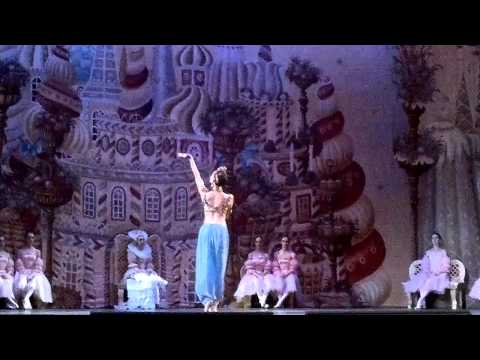 Видео: Восточный танец из балета "Щелкунчик".