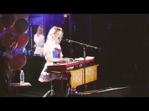 Видео: Монеточка - Пост-пост, Санкт-Петербург 26.10.2018 Аврора