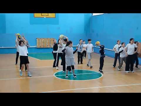 Видео: "Көңілді эстафета" эстафеталық ойын