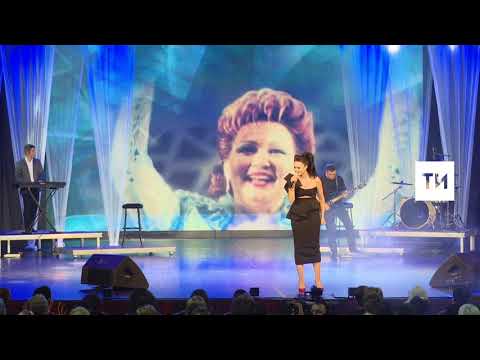 Видео: Гөлназ Асаева “Юк, кирәкми, килмә” җырын башкара