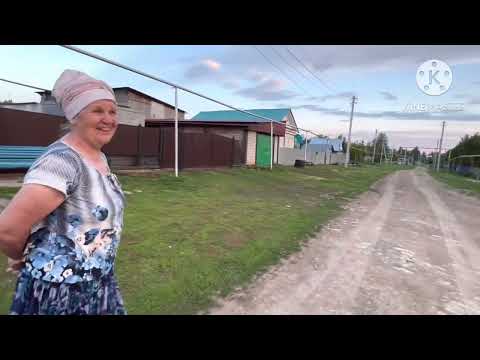 Видео: Гуляем по деревне. Зашли в деревенский клуб. Татарские бабушки гуляют.