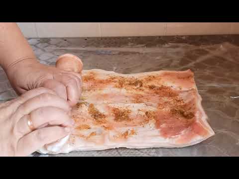 Видео: ОЧЕНЬ ПРОСТОЙ ВКУСНЫЙ И БЫСТРЫЙ В ПРИГОТОВЛЕНИИ РУЛЕТ ИЗ ТОНКОГО САЛА #43