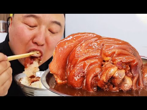 Видео: В домашнем стиле тушено два свиного сустава, нежные, освежающие и не жирные | Мукбанг