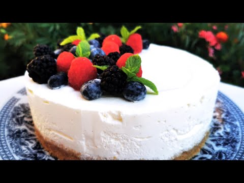 Видео: Чийзкейк с Кисело мляко и горски плодове 🍰 Лек Десерт без печене.