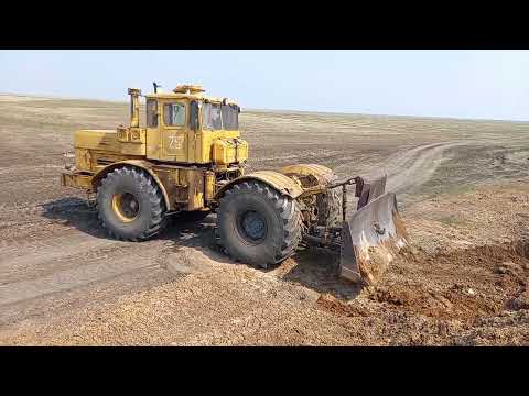 Видео: К-700 нд3 с лопатой. Делаем переезд через водопровод между полями.