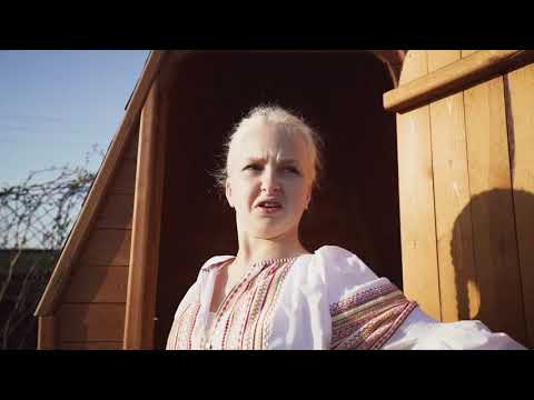 Видео: МАЛЫШКА ТУСЯ ИЗ ДЕРЕВНИ | Успешная колхозница ворвалась в YouTube