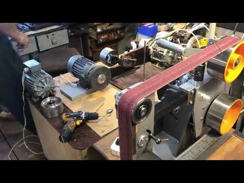 Видео: Гриндер с обрезиненными роликами. Как править ролики и шкивы.