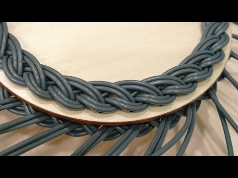 Видео: Оплетение деревянного донышка косичкой с обеих сторон прутком 2 мм.