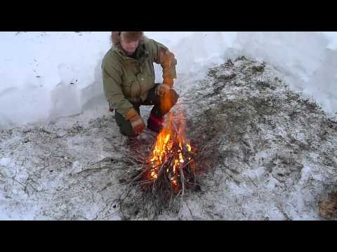 Видео: Bushcraft — основные методы разжигания зимнего костра
