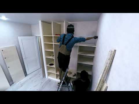 Видео: распашной встроенный шкаф в нишу // монтаж и сборка мебели