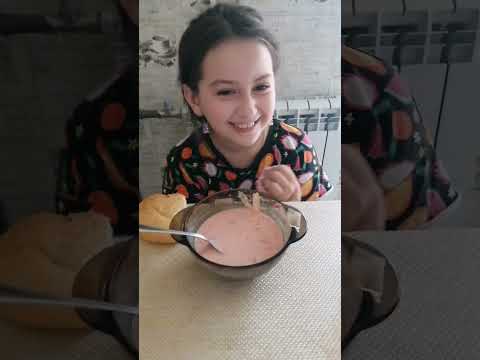 Видео: Диана ест суп "Борщ" #eating #food #soup #winner