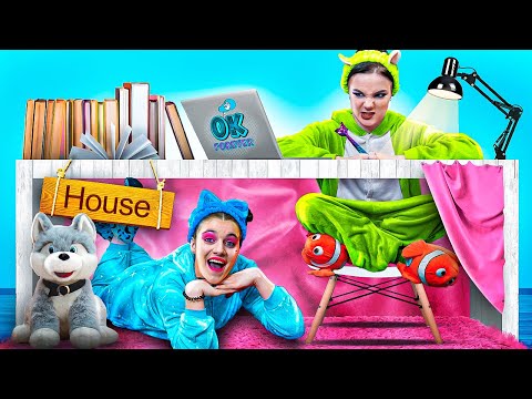 Видео: Секретные Домики Под Столом! Смешные Отношения Сестер Под Столом!