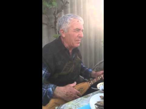 Видео: Кумыкская песня в исполнении Атава из Халимбекаула (1)