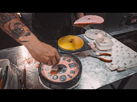 Видео: Тонкости формовки при центробежном литье металлов в силикон