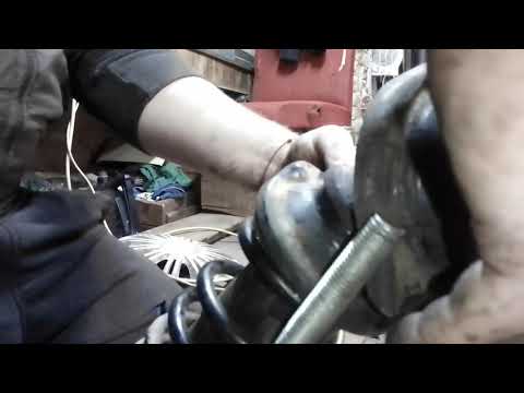 Видео: Замена опоры Daewoo Tico/Matiz