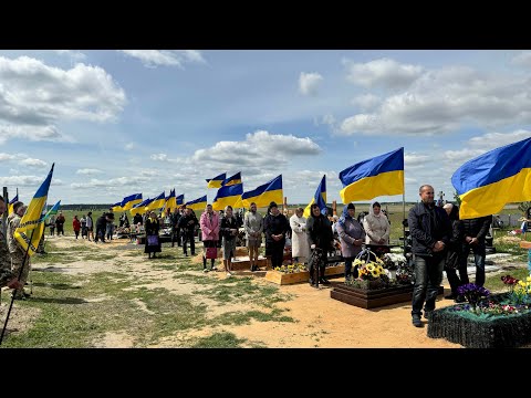 Видео: Вшанування памʼяті загиблих в боях з російськими окупантами. Володимирець