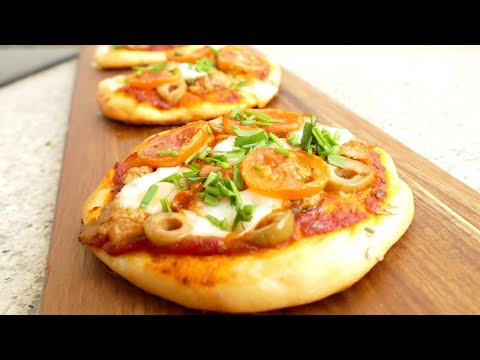 Видео: Мини - пиццы на творожном тесте! Рецепт для ленивого завтрака!