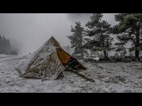 Видео: Горячий палаточный лагерь в морозную метель