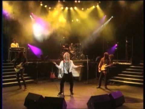 Видео: Александр Иванов и группа «Рондо» — «Нас венчает гроза» (LIVE, 1992)