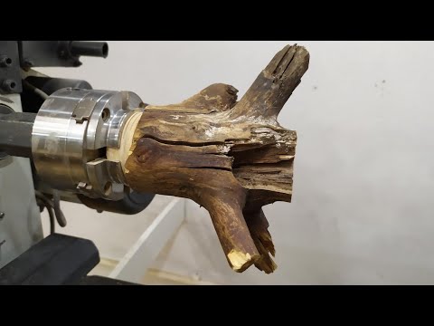 Видео: Woodturning - A beautiful office glass ! Офисный стакан из дерева и эпоксидной смолы !