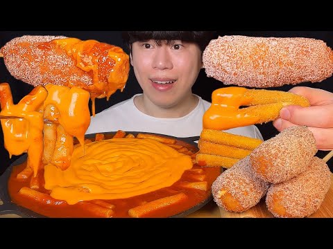 Видео: СУБТИТРЫ) Ттокпокки с сыром чеддер, корн-доги с сыром и мукбанг с сырными палочками, асмр