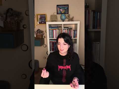 Видео: Бывший перестал пинговать. Смотреть или нет социальные сети бывших. Психолог София Мажар интерес 